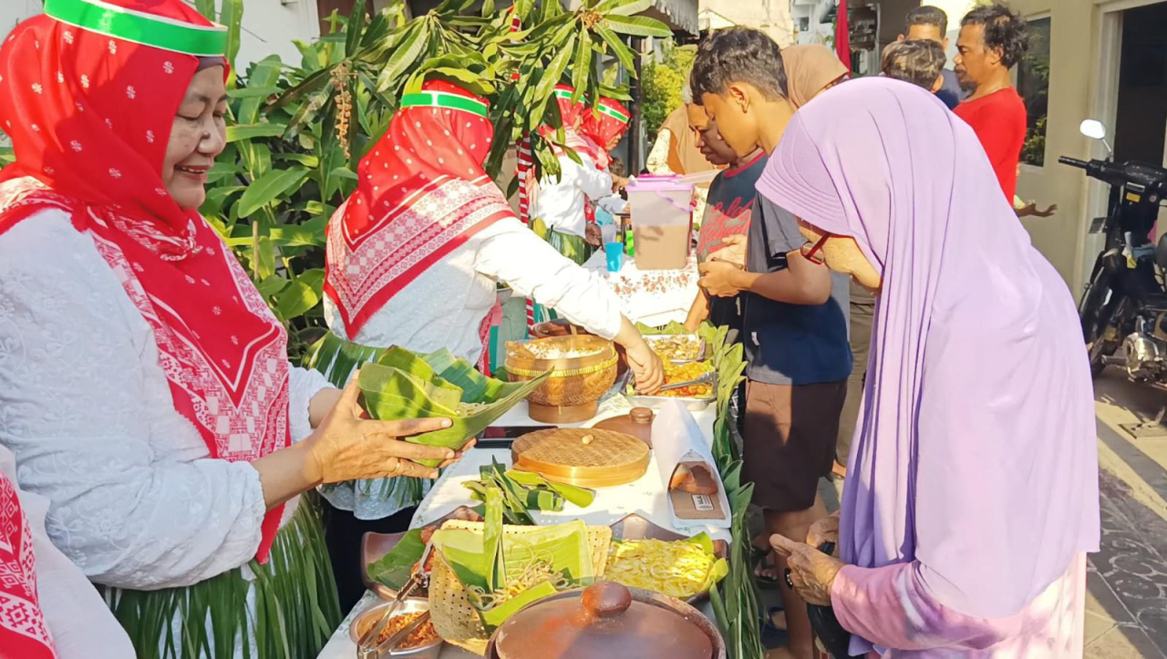 Kampung SIBA KLASIK menggelar pasar zero waste bertema D'trial Pasaran Zero Waste yang melibatkan ibu-ibu Dawis pada Sabtu (24/8). Foto/AyoJatim