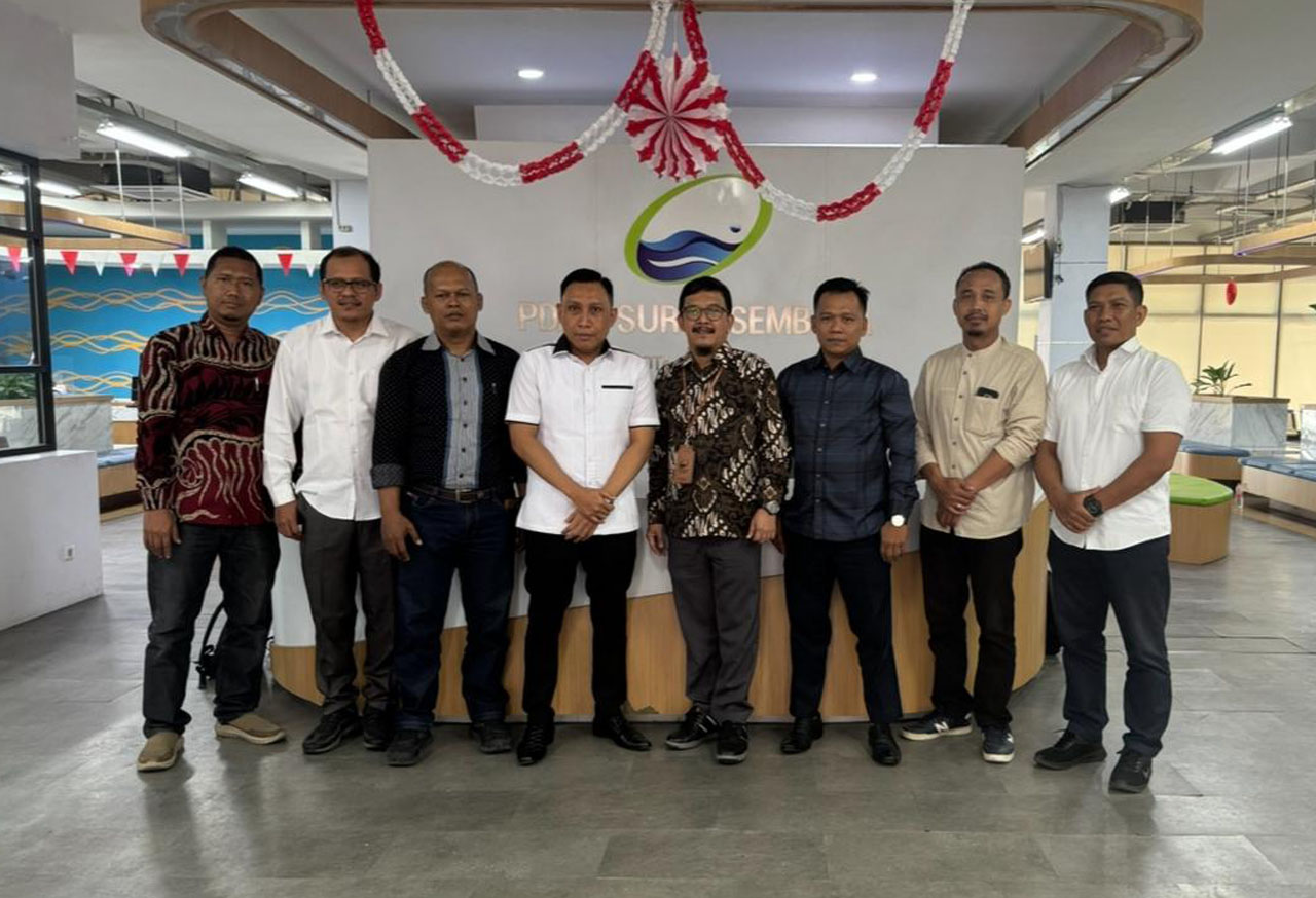 LPBH NU mendatangi kantor PDAM untuk meminta penjelasan langsung. Foto/AyoJatim