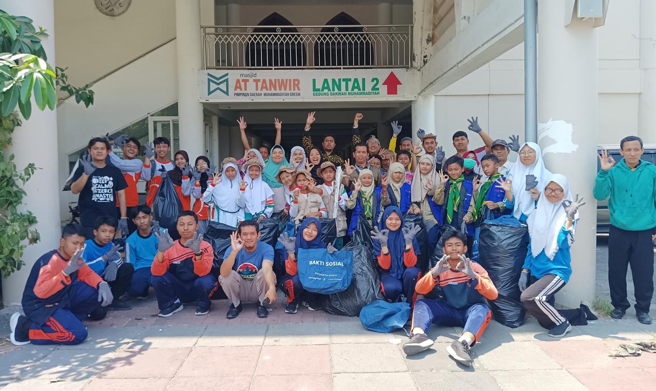 Sebanyak 55 siswa dari berbagai sekolah di kabupaten Gresik mengikuti seminar bertajuk lingkungan hidup dengan tema Youth Inovation For Enviroment. Foto/AyoJatim