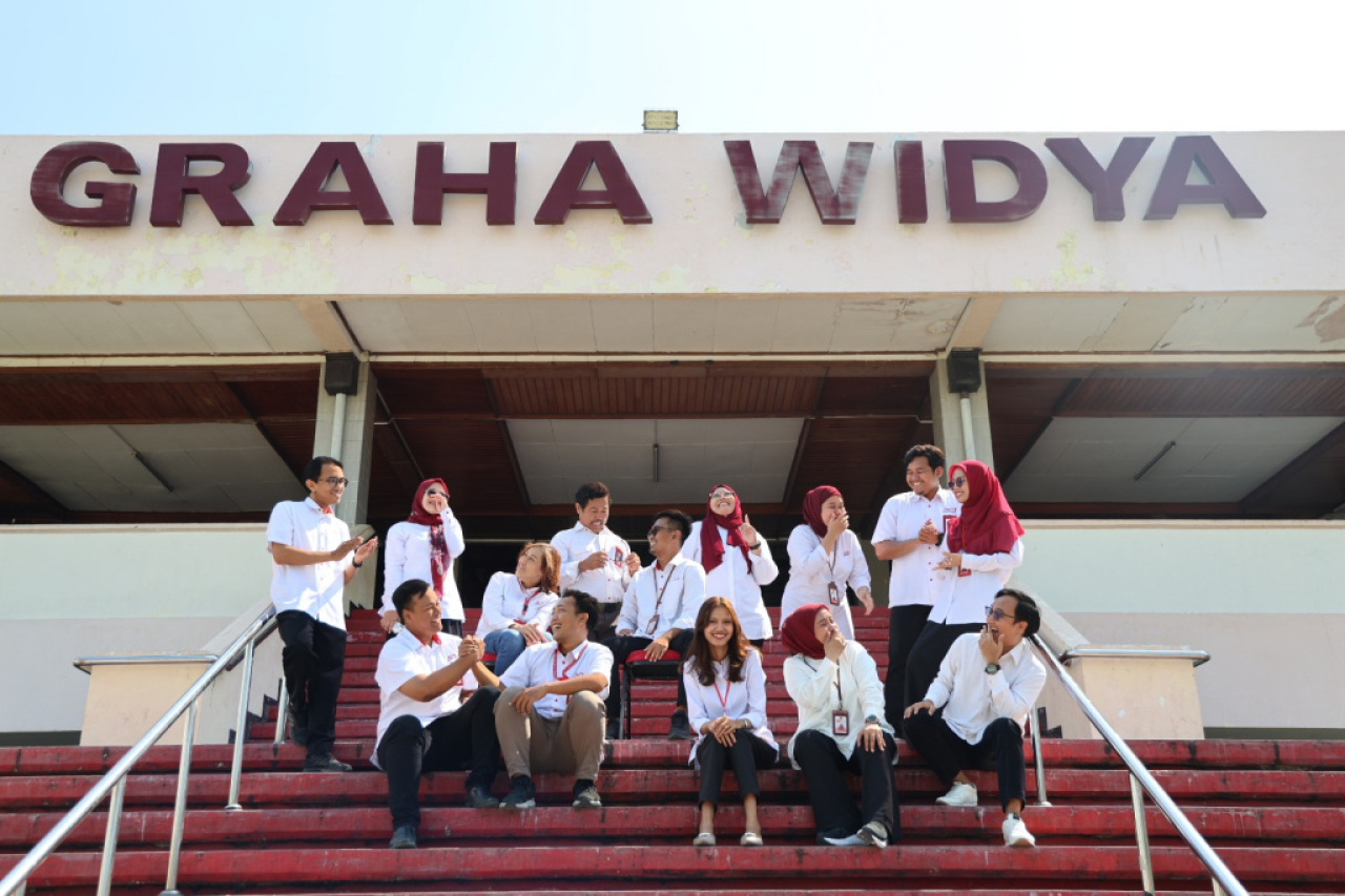 Sie Sekretariatan PKKMB Untag Surabaya 2024 Pastikan Kelancaran Pembagian Atribut Mahasiswa Baru