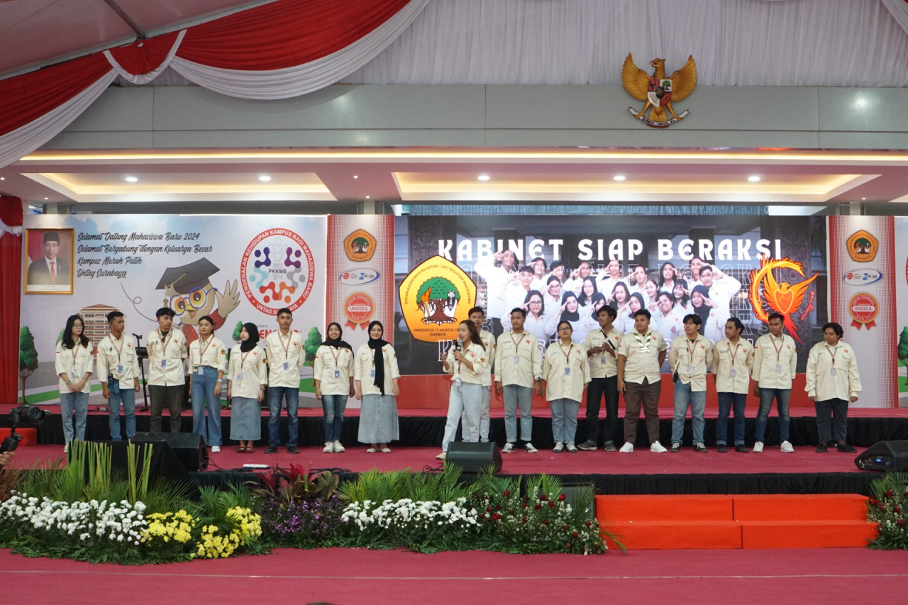 Acara yang berlangsung di Lapangan Timur Untag Surabaya ini menarik perhatian ribuan mahasiswa baru. Foto/Humas Untag Surabaya