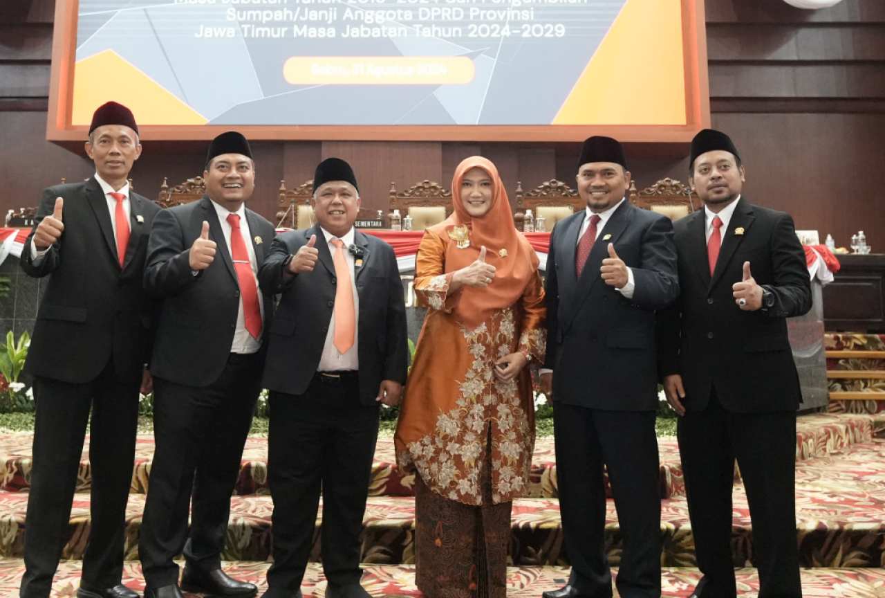 Ketua DPW PKS Jatim, H. Irwan Setiawan memberikan 6 arahan kepada Anggota Fraksi PKS DPRD Jatim yang baru dilantik. Foto/PKS Jatim