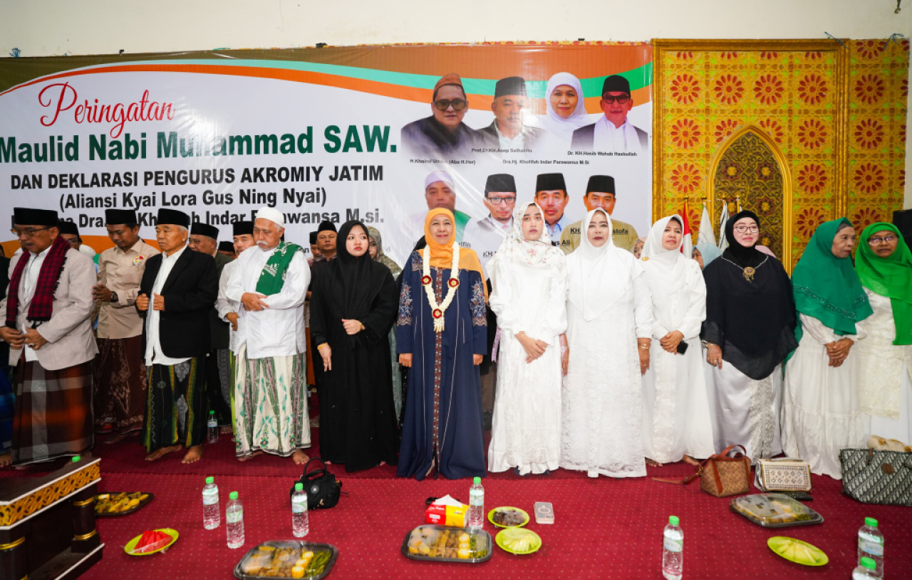 Aliansi Kiai, Lora, Gus, Ning dan Bu Nyai (Akromy) Jawa Timur Deklarasi mendukung Khofifah-Emil di Pilgub 2024. Foto/FJN