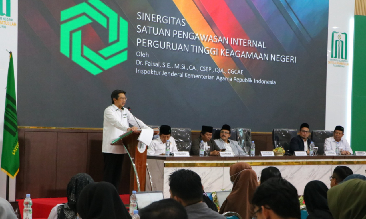 Inspektur Jenderal Kementerian Agama, Faisal Ali Hasyim memberikan arahan dalam pembukaan Focus Group Discussion (FGD) Penguatan Satuan Pengawas Intern (SPI). Foto/AyoJatim