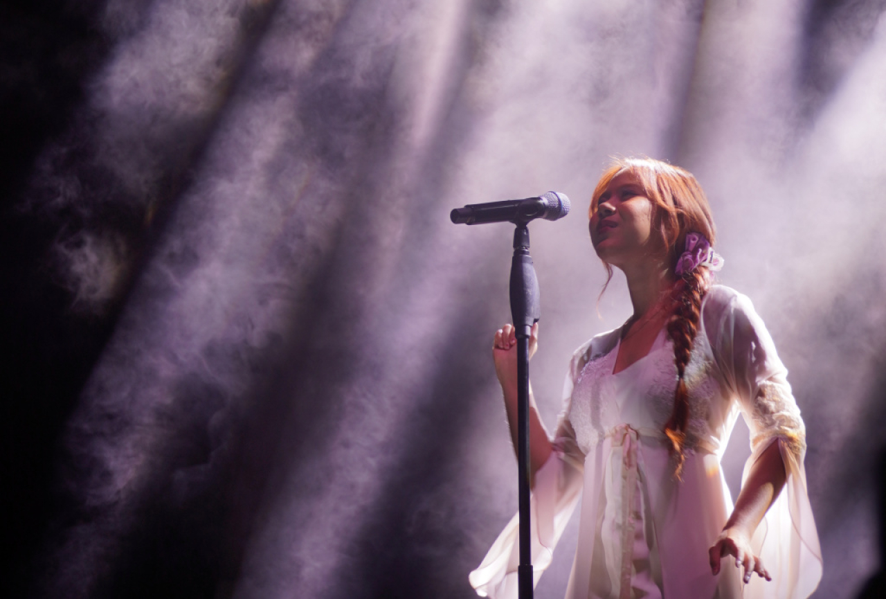 Nadin Amizah Goda Penonton JTF 2024 dengan Tembang Rayuan Perempuan Gila