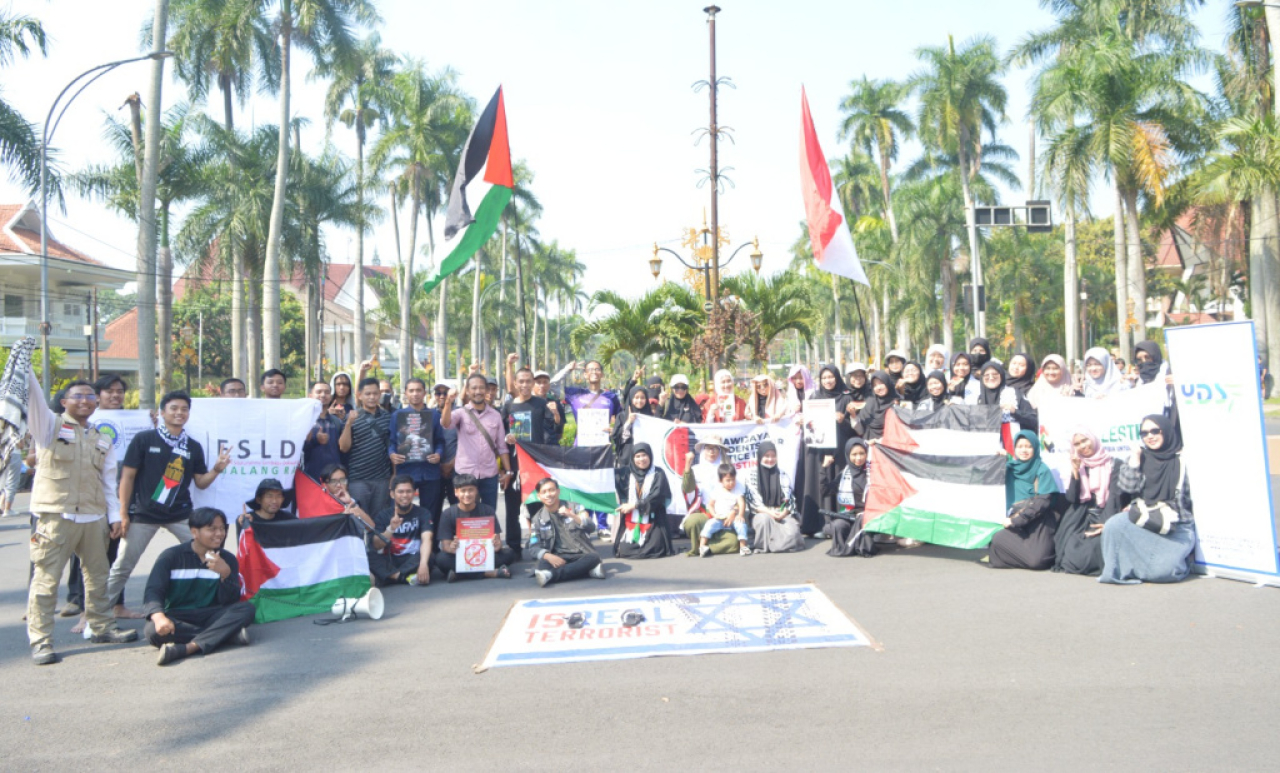 Peringatan Setahun Perjuangan Badai Al Aqsha, API Palestina Jatim Aksi di CFD Malang