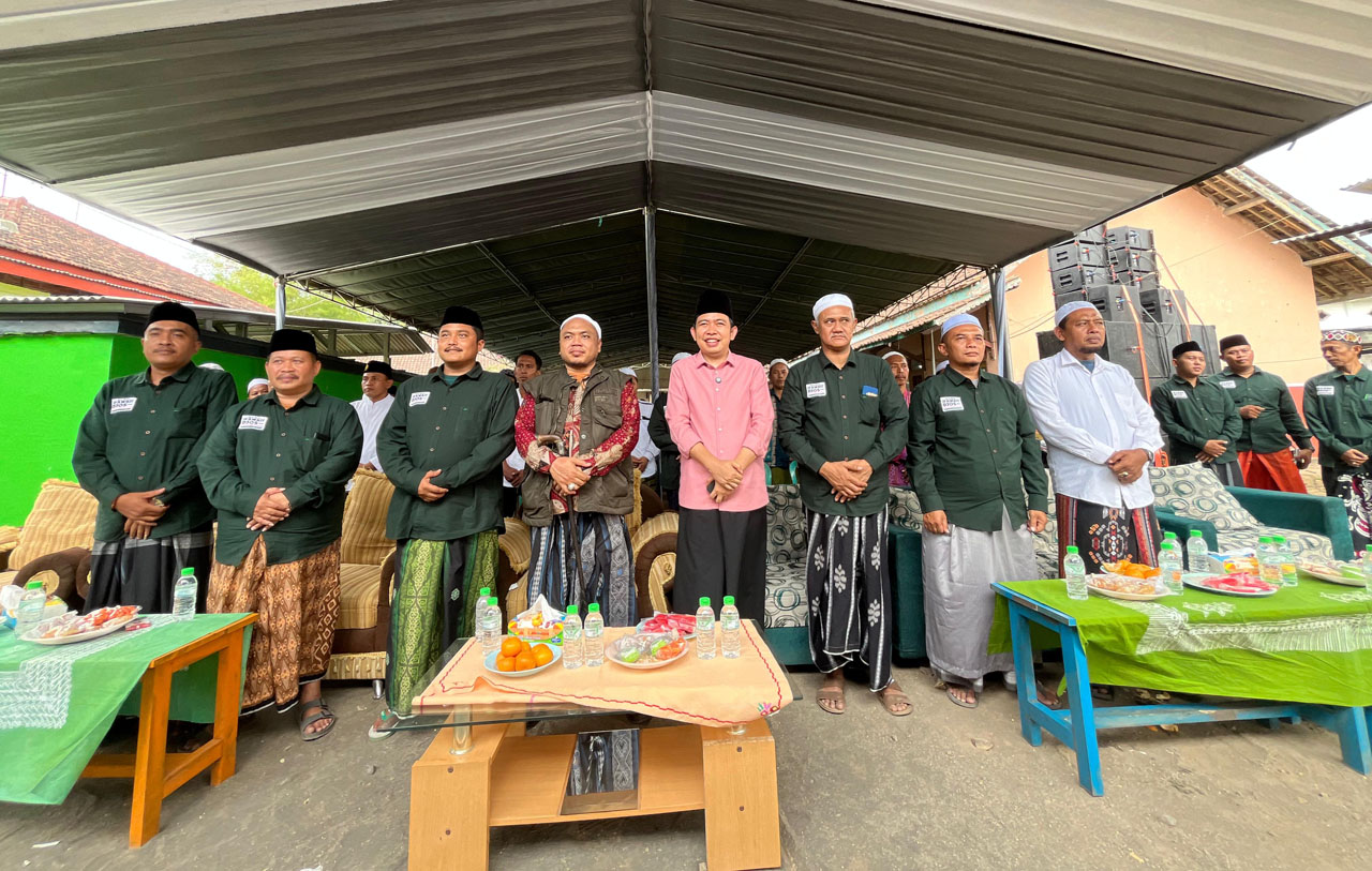 Alumni Pondok Pesantren Bata-Bata dan Banyuanyar asal Jember mendeklarasikan dukungan kepada Gus Fawait sebagai Bupati Jember. Foto/Media Center