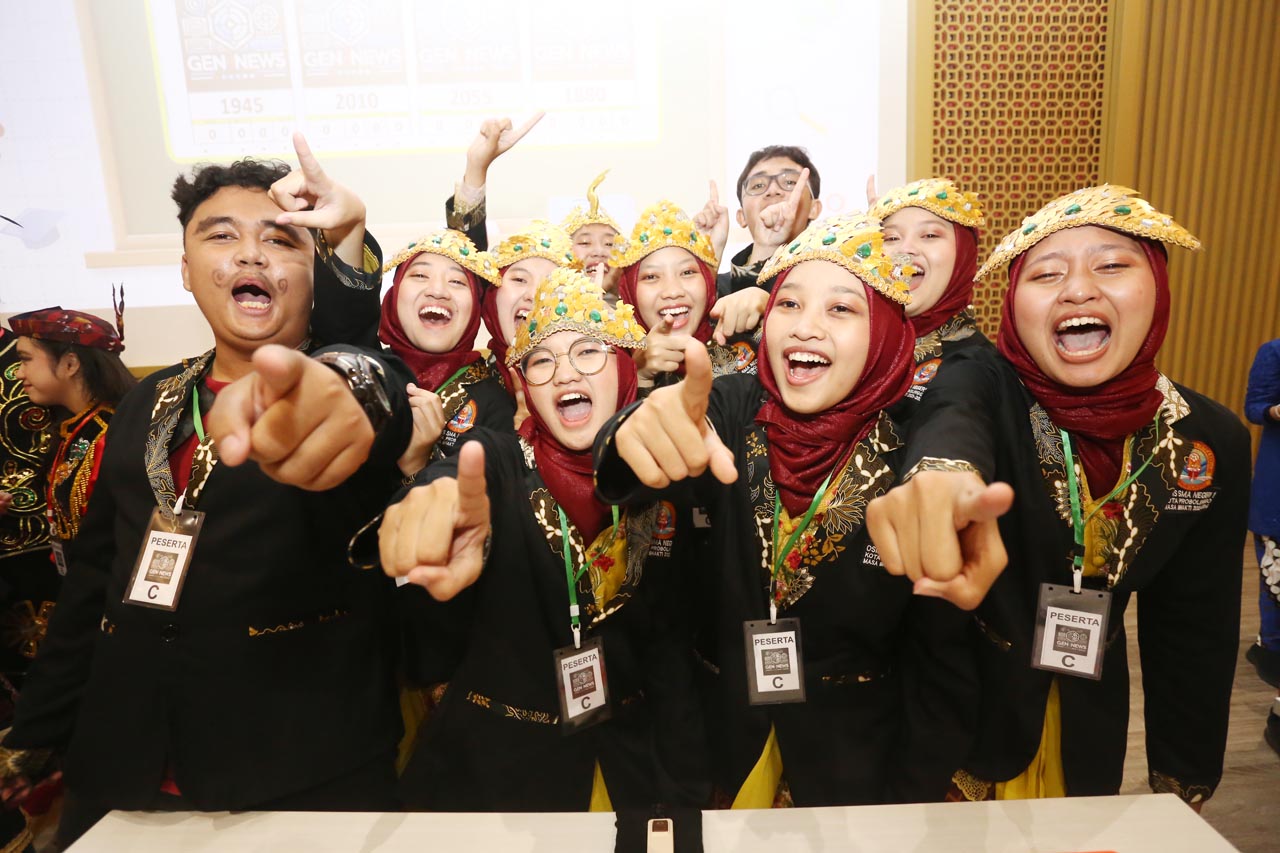 SMAN 1 Probolinggo Juara Lomba Cerdas Cermat Gen-iNews Tingkat SMA se-Jawa Timur