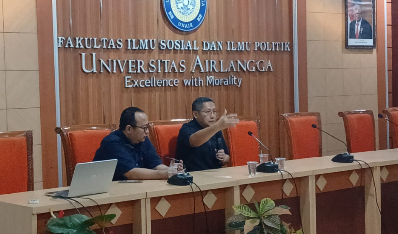 Anas Urbaningrum menjadi narasumber tamu dalam kuliah dengan mahasiswa FISIP Universitas Airlangga Surabaya. Foto/AyoJatim