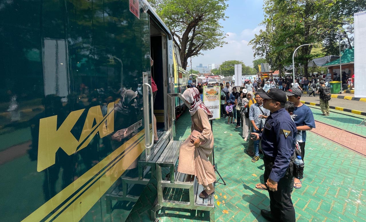 Open House Bengkel Sepur Balai Yasa Surabaya Gubeng