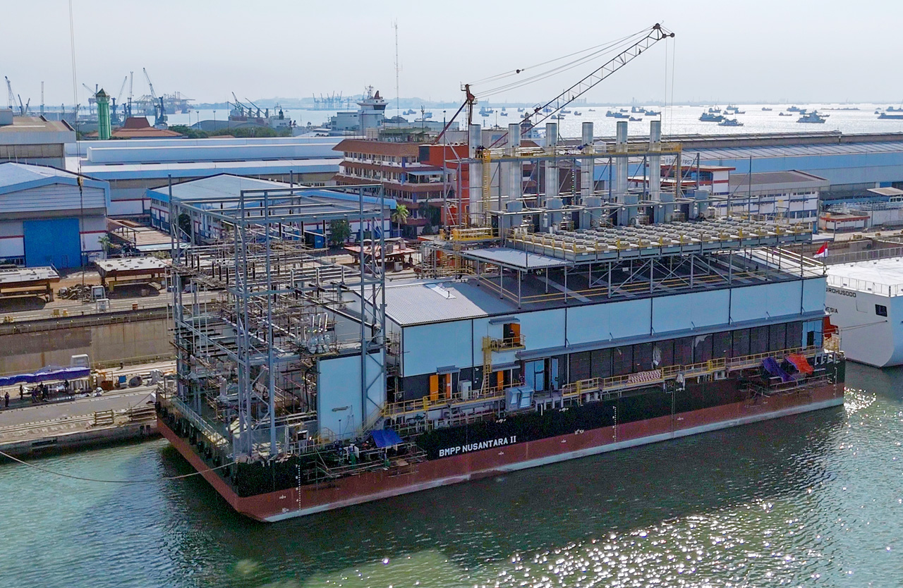 Pembangkit listrik terapung di Dermaga Bandar Barat, Divisi Kapal Niaga PT PAL Indonesia, Surabaya, Rabu (02/10/2024). Foto/PT PAL
