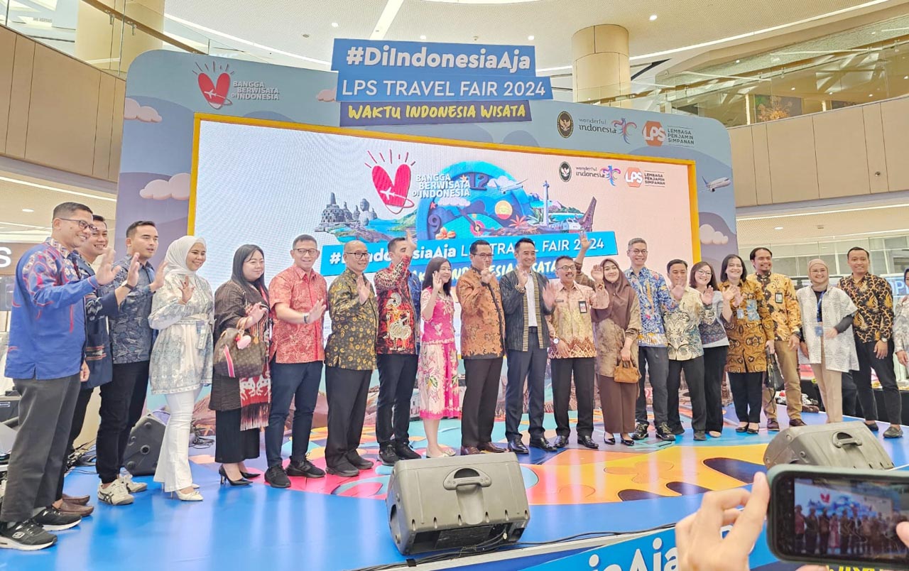 Seremoni pembukaan pameran Di Indonesia Aja LPS Travel Fair 2024' Surabaya. Foto/AyoJatim