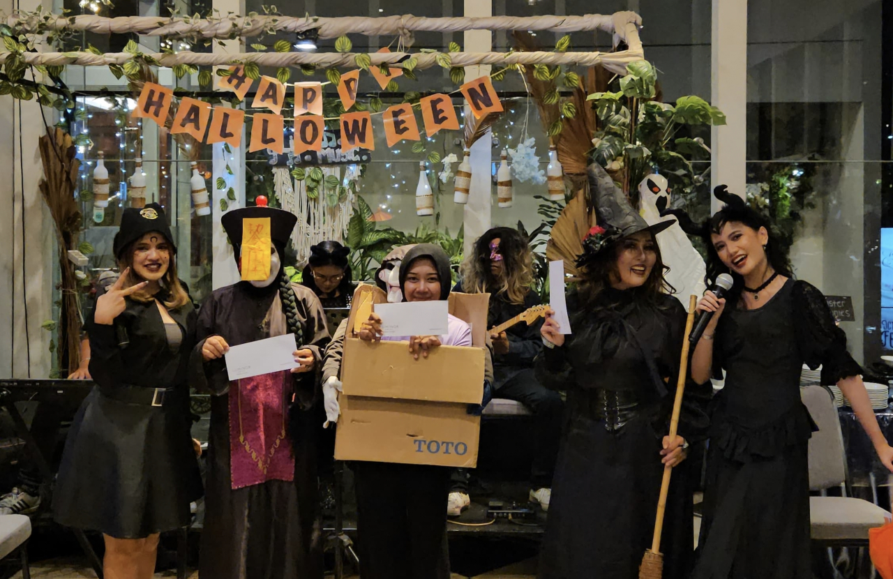 Suasana perayaan Halloween di Hotel Luminor Jemursari. Foto/Ayojatim