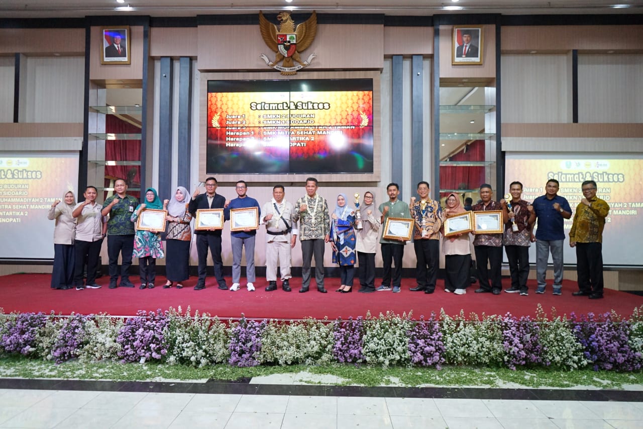 Inilah para pemenang Lomba Kinerja Bursa Kerja Khusus Sekolah Menengah Kejuruan (SMK) Tahun 2024. Foto/AyoJatim
