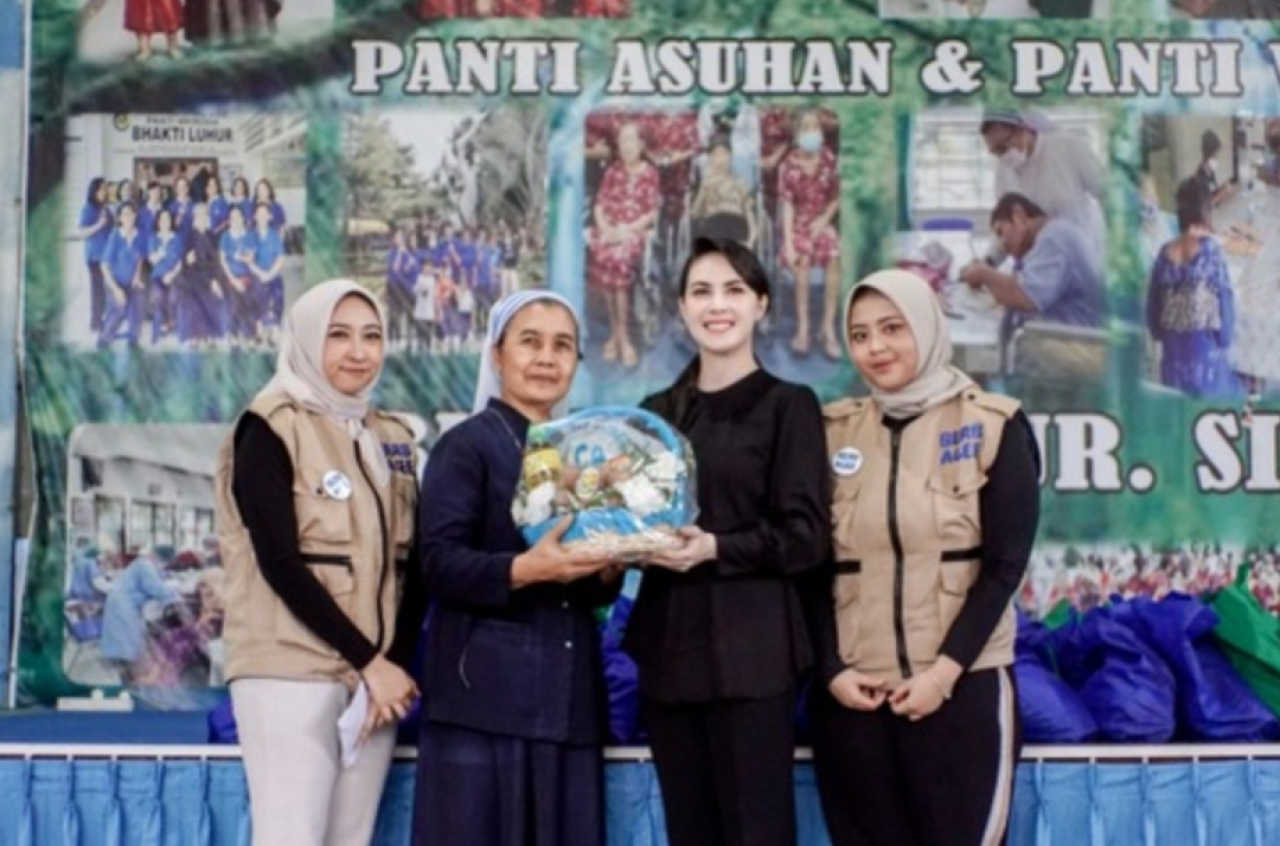 Bareng Arumi Bachsin dan Yayasan Insan Wahana, Nakes Muda Jatim Kunjungi Panti Asuhan dan Panti Werdha di Waru Sidoarjo