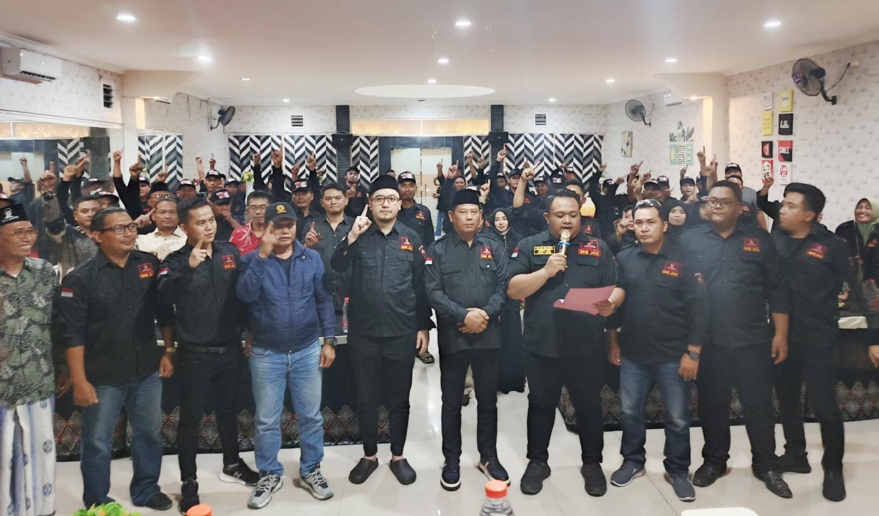 Ormas Gerakan Rakyat Indonesia Bersatu (Grib) Jaya mendeklarasikan dukungannya kepada Abdul Ghofur - Firosya Shalati (Paslon Bagus). Foto/AyoJatim