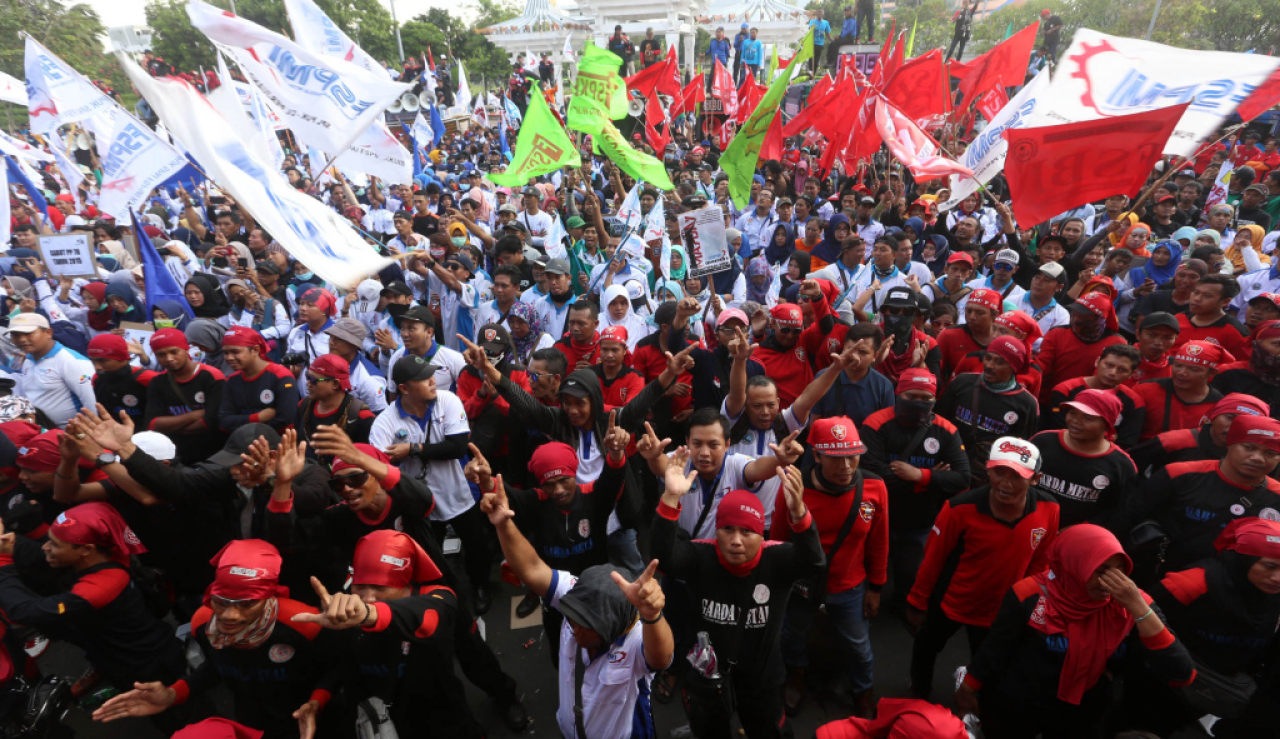 Kabar Gembira! UMP Jatim 2025 Naik Drastis, Dompet Pekerja Tebal!