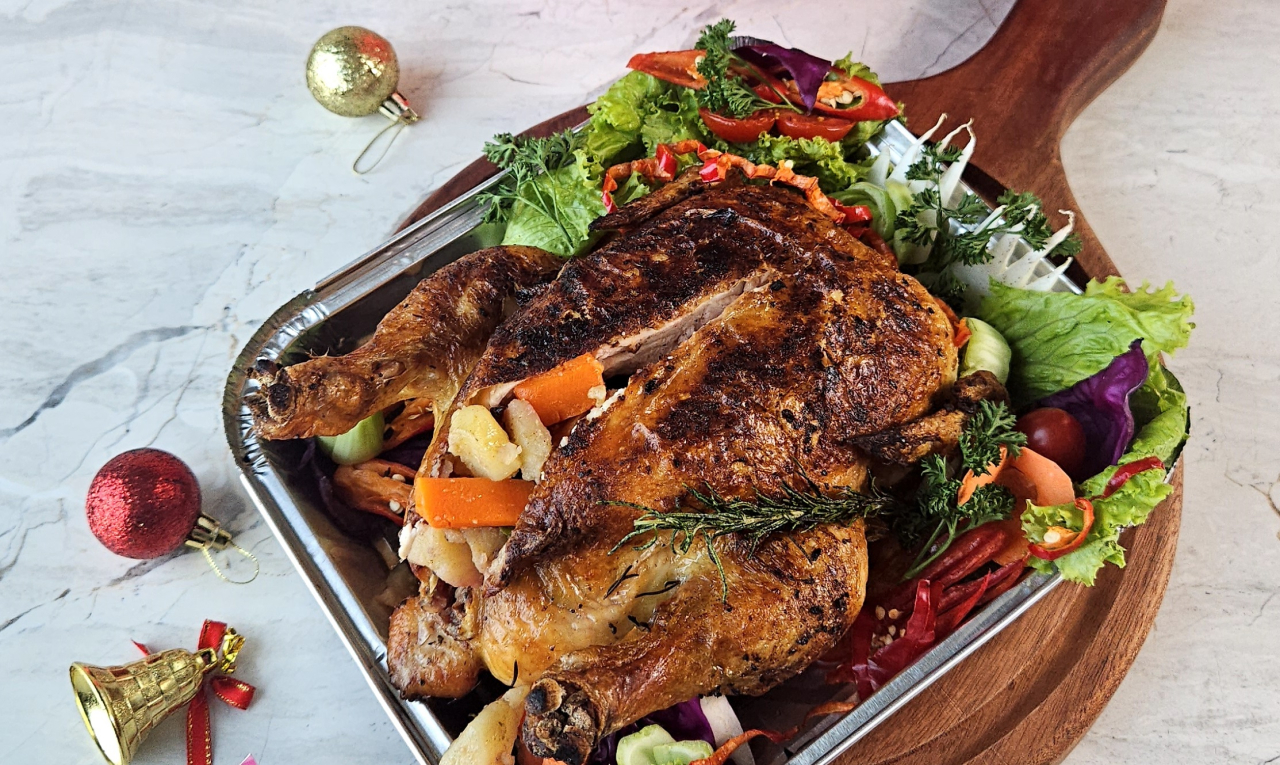 Chicken Saltimbocca adalah salah satu hidangan Italia klasik yang berasal dari wilayah Roma, Italia menjadi salah satu hampers Natal special dari Luminor  Hotel Jemursari. Foto/Ayojatim