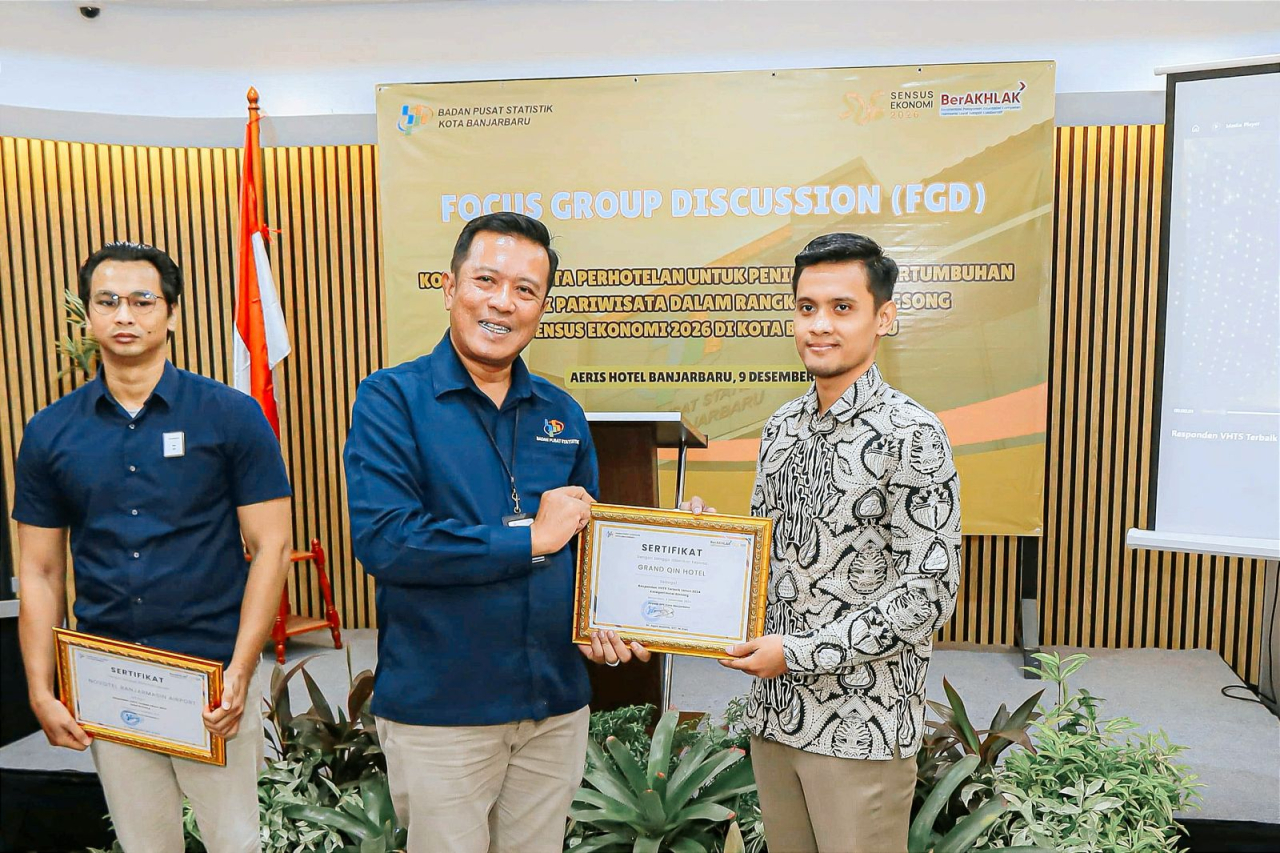 Grand Qin Hotel Banjarbaru terima penghargaan sebagai Responden VHTS Terbaik Tahun 2024 Badan Pusat Statistik (BPS) Provinsi Kalimantan Selatan. Foto/Dok Grand Qin Hotel Banjarbaru