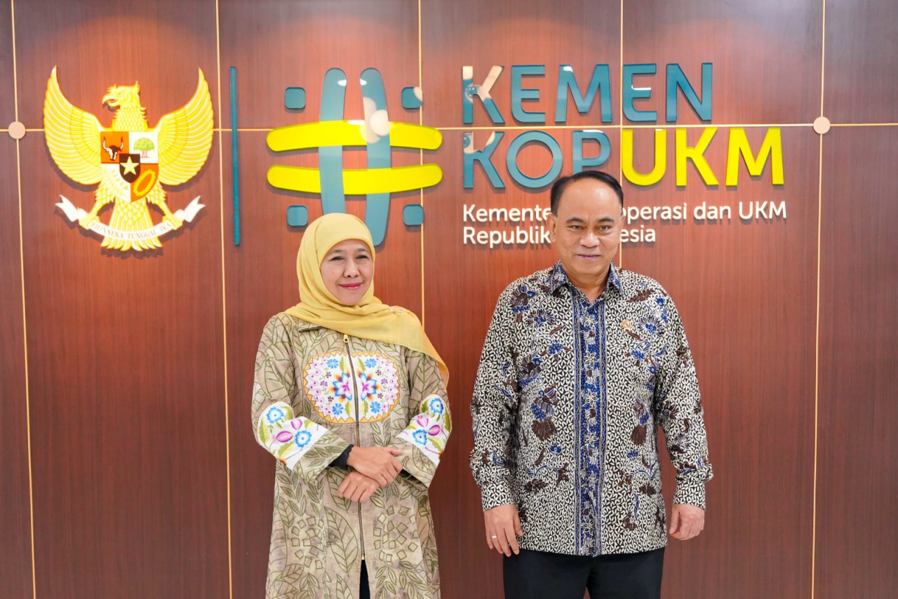 Khofifah bersilaturahmi dengan Menteri Koperasi (Menkop) Budi Arie Setiadi. Foto/FJN