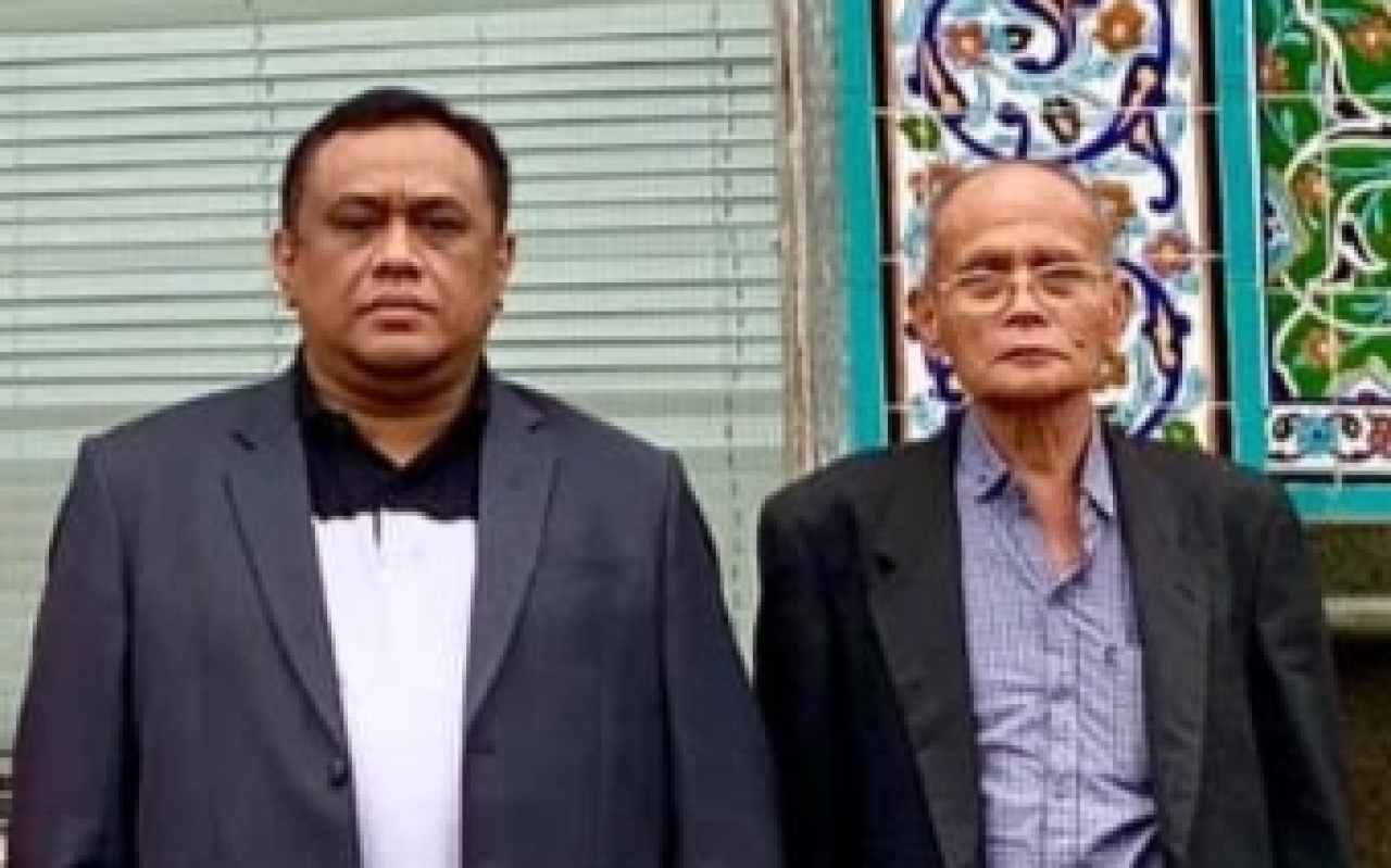 Moch Eksan bersama Kiai Soleh Hayat, semasa hidup. foto: dok.eksan/aj