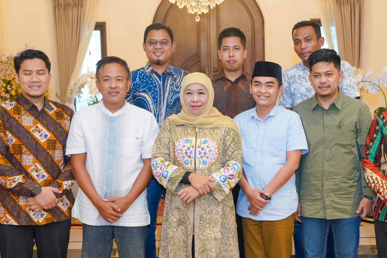 Khofifah Indar Parawansa menerima kedatangan tamu dari berbagai elemen pengusaha muda dari Lumajang di kediamannya.foto:KIP/FJN
