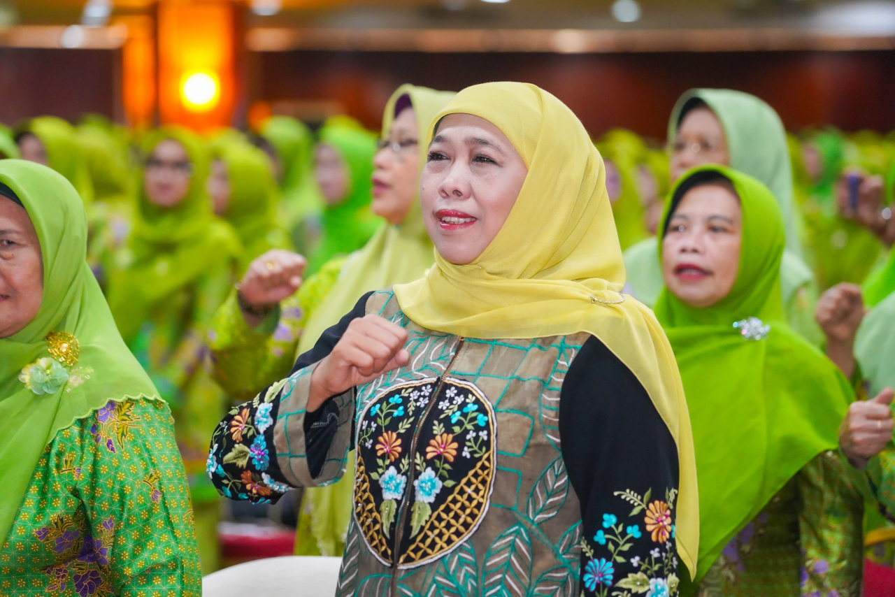 Ketua Umum PP Muslimat Nahdlatul Ulama (NU), Khofifah Indar Parawansa, kembali menggelar acara Bedah Buku KH. Hasyim Asy’ari bertajuk “Pemersatu Umat Islam Indonesia” besutan KH Abdul Hakim Mahfudz. foto: KIP/FJN