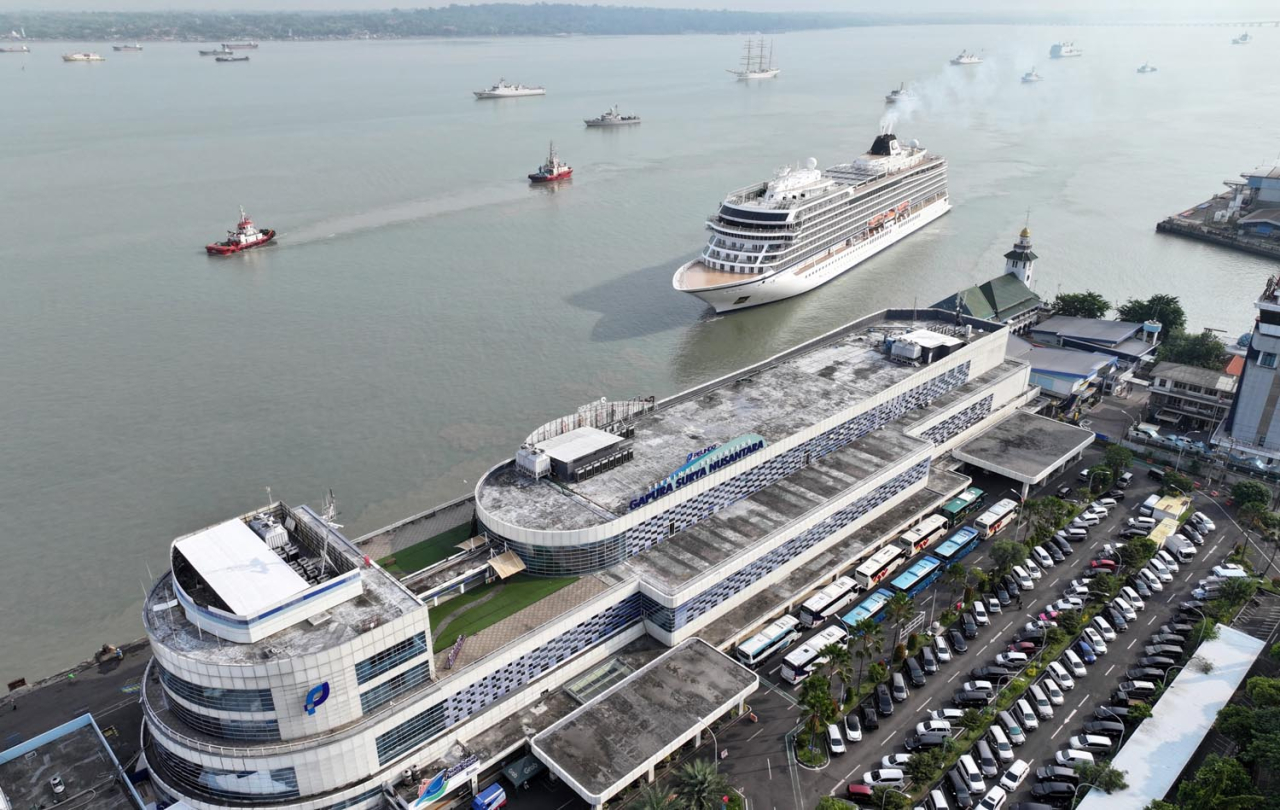 Kapal pesiar mewah Viking Venus, untuk pertama kalinya, berlabuh di pelabuhan ini pukul 07.00 WIB. Foto/Pelindo