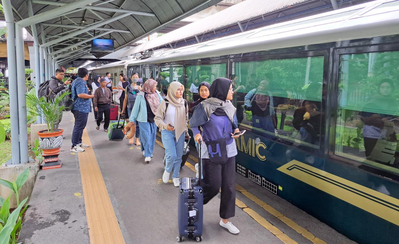 Lonjakan Perjalanan KA Jelang Natal, Lebih dari 21.000 Penumpang Berangkat dari Daop 8 Surabaya
