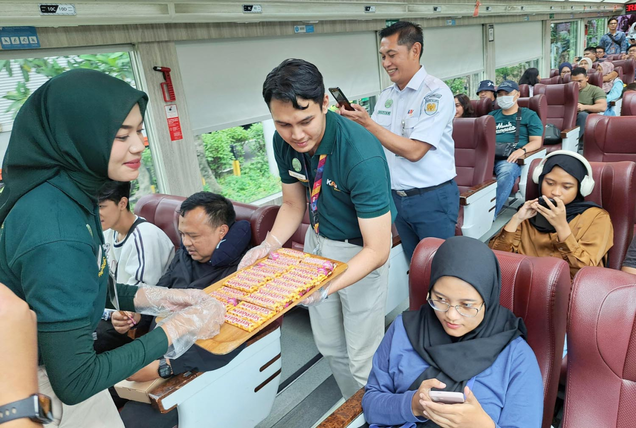 Hari Perdana, Kereta Panoramic Mutiara Timur Terisi 32 Penumpang
