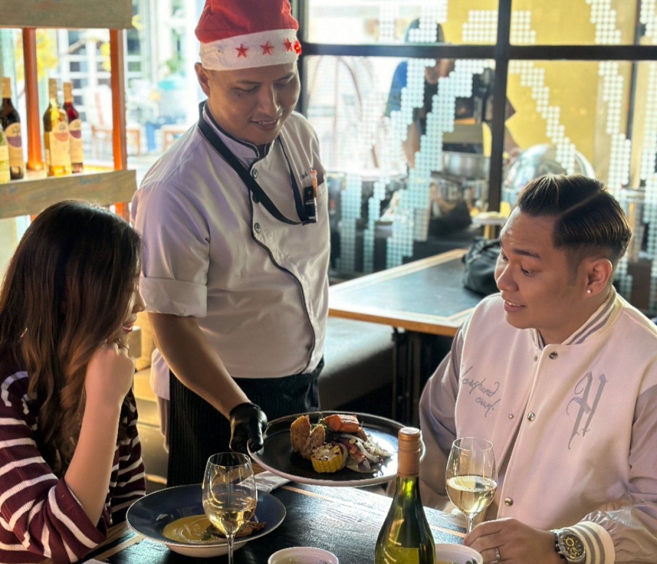 Ayo Rayakan Natal di One Deck Gastropub, Artotel TS Suites Surabaya Dengan Kuliner Citarasa Eropa