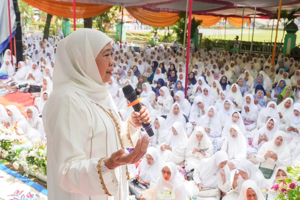 Istighosah di Komplek Masjid Agung Bangil, Khofifah Disambut Antusias Tiga Ribu Jamaah Muslimat NU