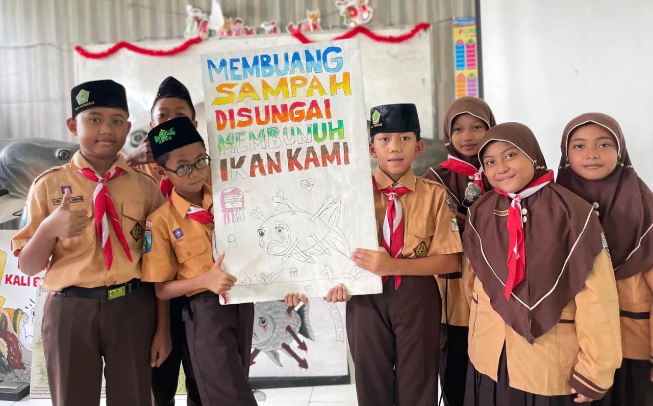 Sungai Cemandi Sidoarjo Terkontaminasi Mikroplastik