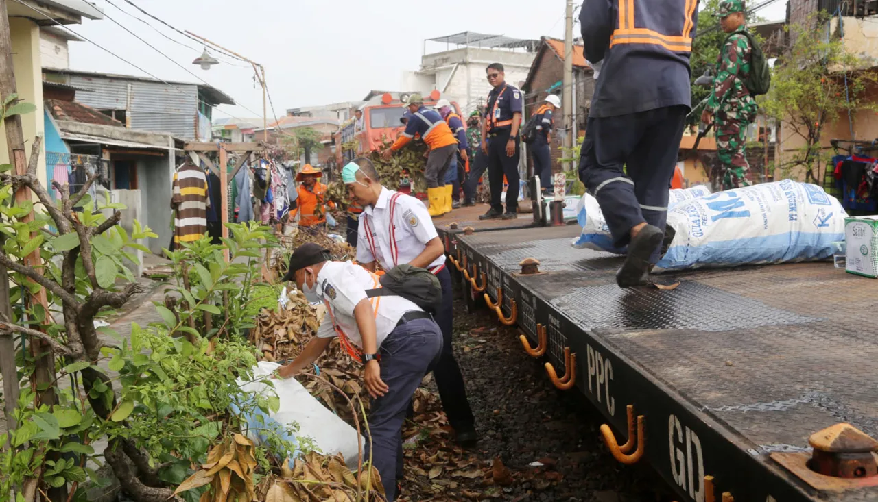 Waspada! Ancaman Pidana Menanti Pelanggar UU Perkeretaapian di Surabaya