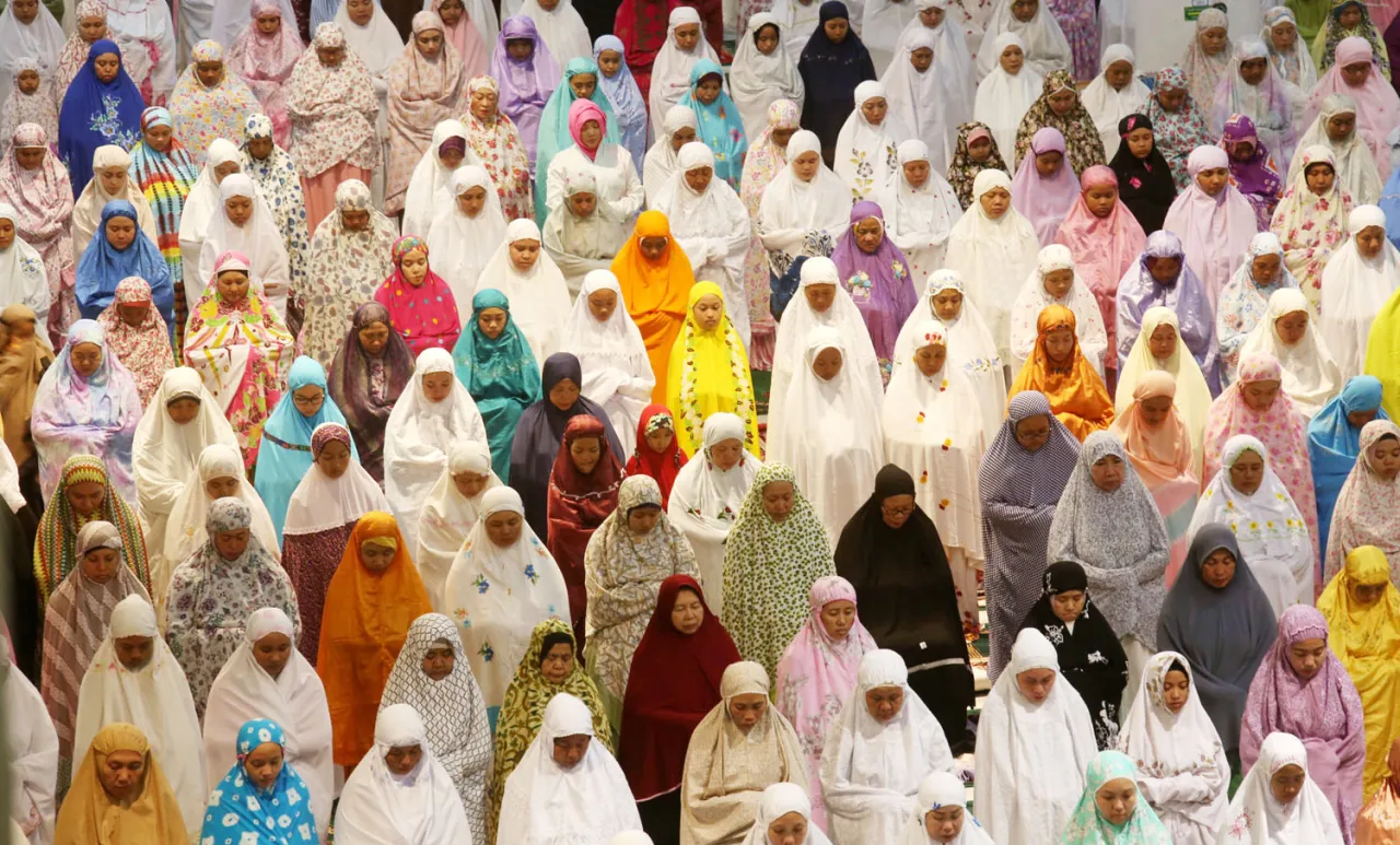Sholat Jumat Bagi Wanita, Apakah Menggugurkan Kewajiban Sholat Dzuhur?