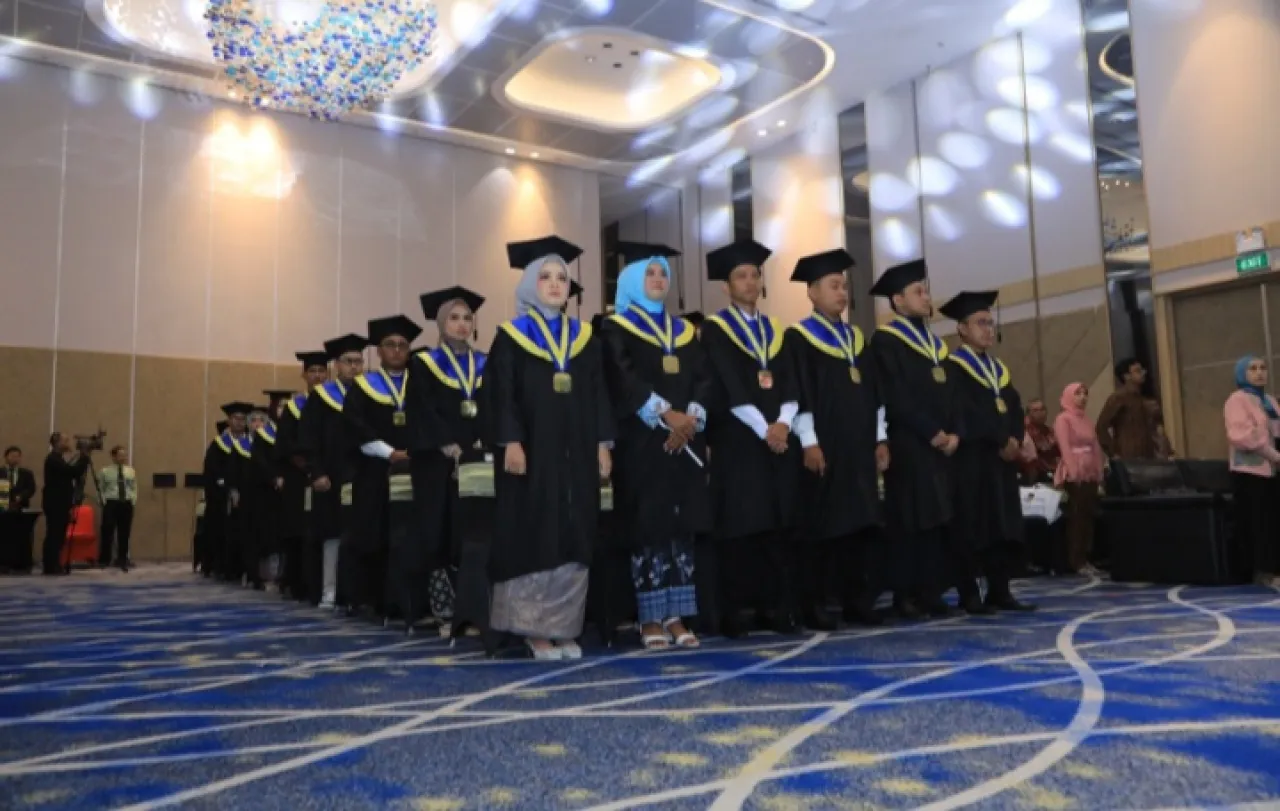 Wisuda Angkatan 25 LP3I Surabaya, 83% Lulusan Terserap Pasar Kerja Sebelum Wisuda