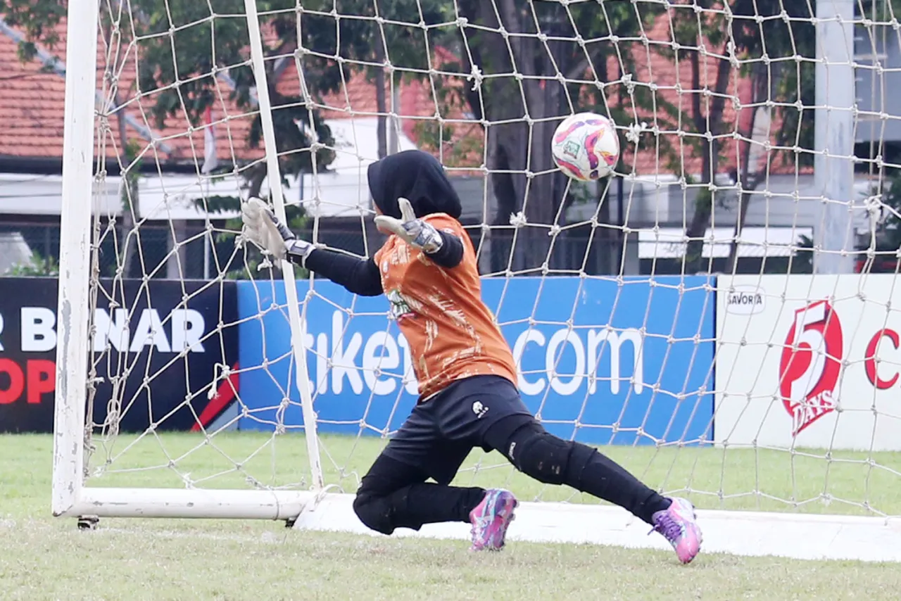 Drama Adu Penalti Warnai Final MilkLife Soccer Challenge Surabaya 2025