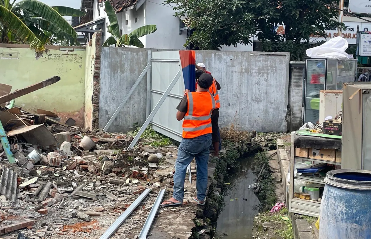 Pengadilan Negeri Sidoarjo Eksekusi Aset PT KAI di Halaman Stasiun Sidoarjo
