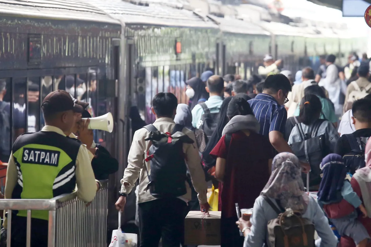 KAI Daop 8 Surabaya Buka Pemesanan KA Tambahan Lebaran 2025
