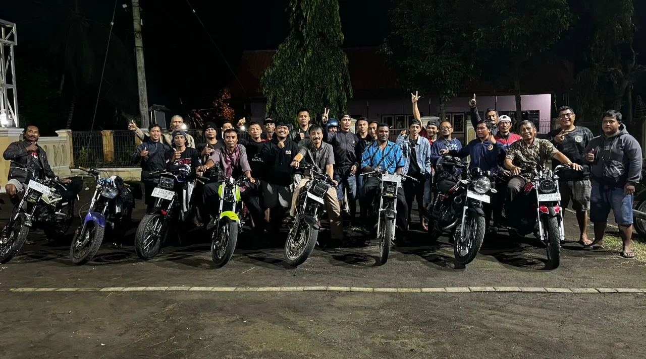 Bulan Ramadan, Komunitas RX King Jekco Binaan Deni Prasetya Baksos Ngecat Mushola dan Gereja
