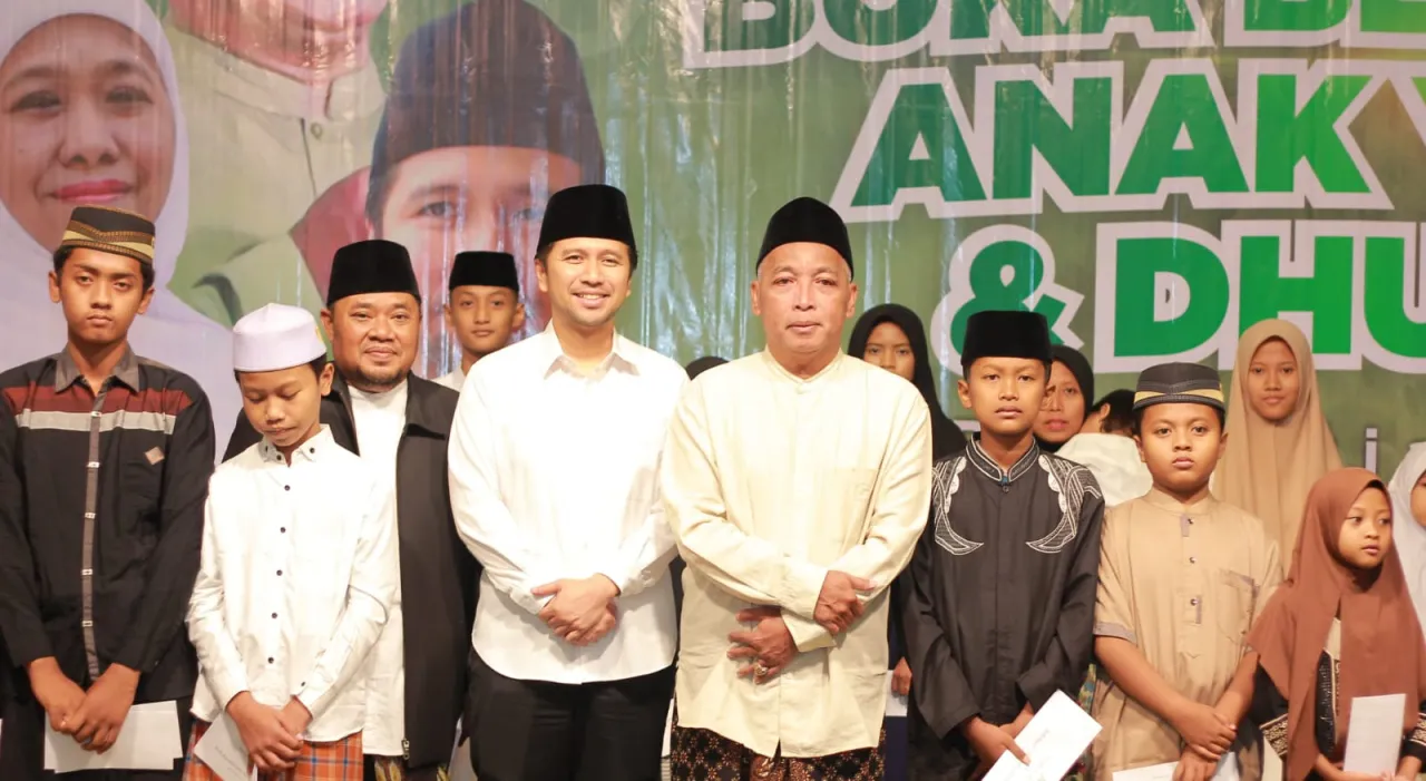 Mas Wagub Emil Bersama Barisan Gus dan Santri Buka Puasa serta Berbagi Kebahagiaan dengan Anak Yatim