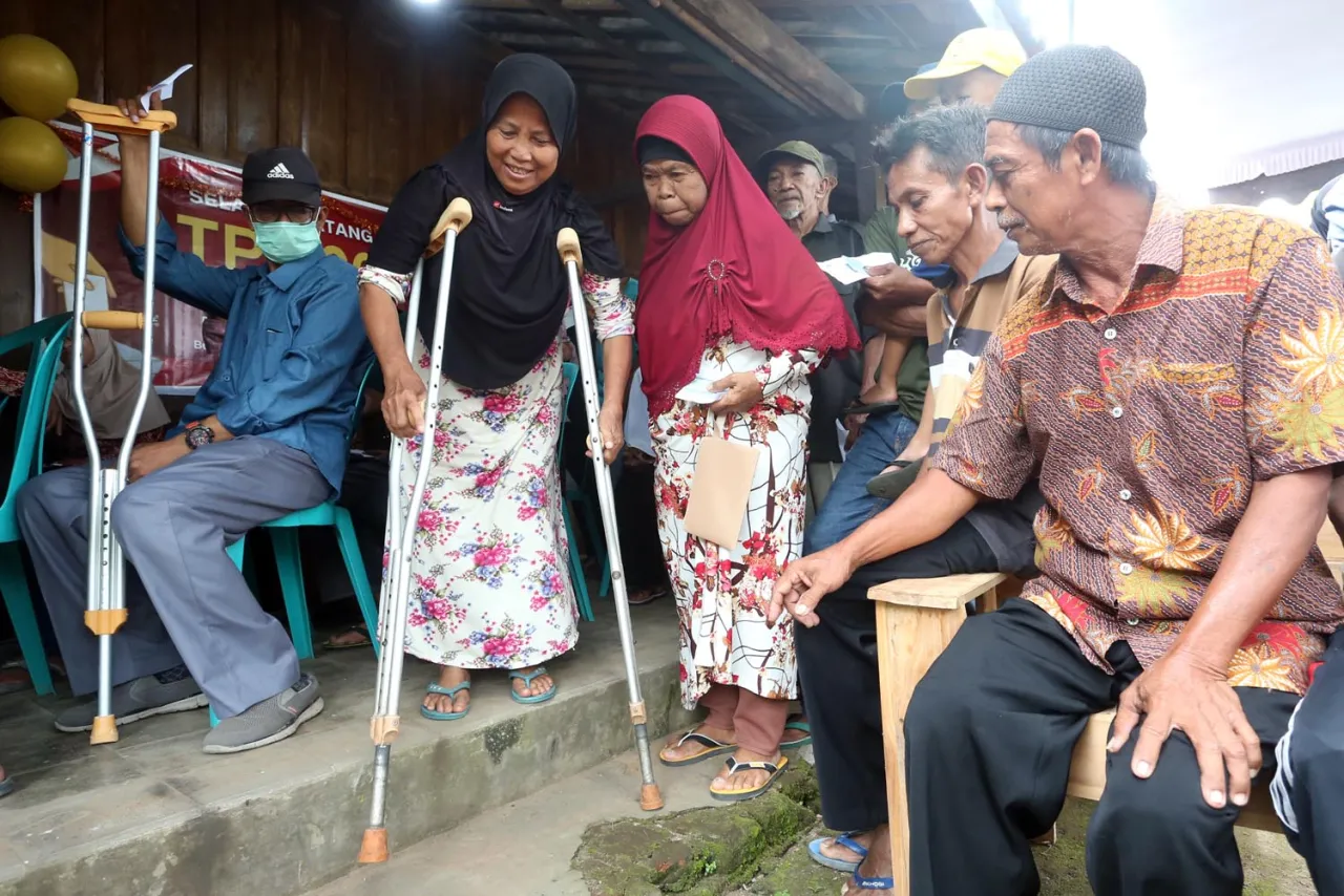 Penyandang Disabilitas Gunakan Hak Pilih di PSU Magetan