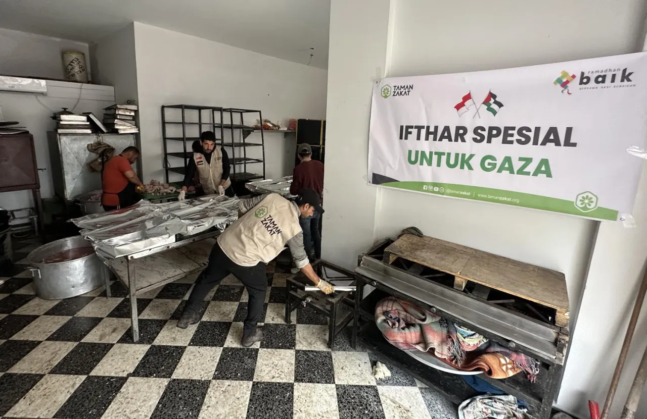 LAZ Taman Zakat Tebar Kebahagiaan di Gaza, Buka Puasa Bersama 1000 Warga di Tengah Serangan Israel