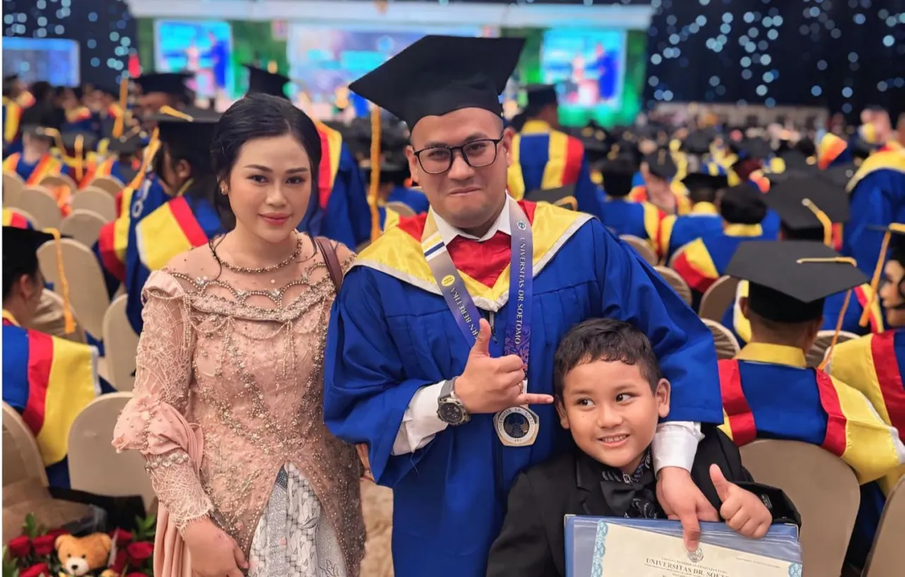 Dari Sidang ke Kampus, Perjalanan Inspiratif Dimas Yemahura Menembus Tantangan Ganda