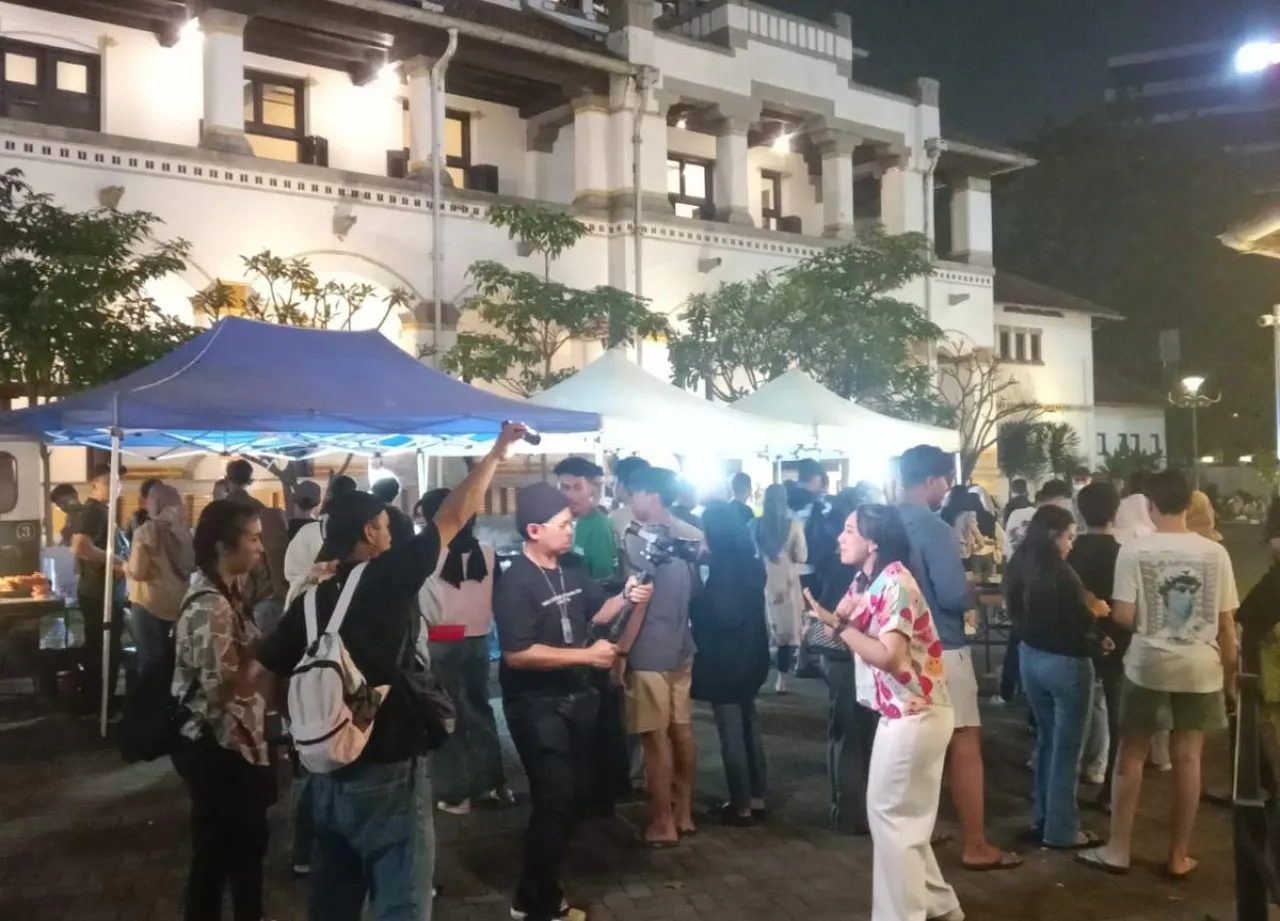 Menikmati Kuliner Malam Nuansa Heritage Lawang Sewu De Voedselkraam di Kota Semarang