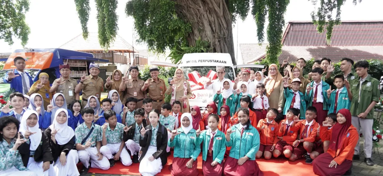 Peduli Literasi Hingga Kesejahteraan Masyarakat, Bank Jatim Serahkan CSR ke Pemkab Banyuwangi