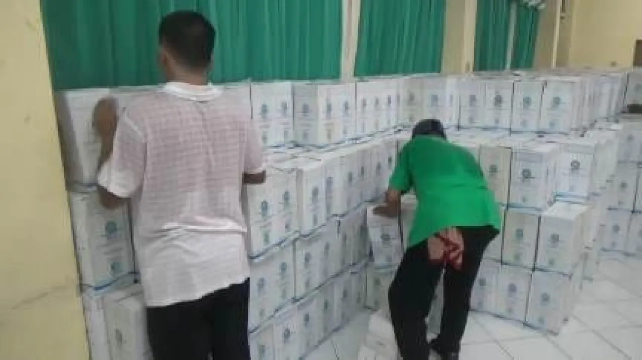 Ribuan Galon Air Zamzam Tiba di Asrama Haji Surabaya, Siap Sambut Kepulangan Jemaah