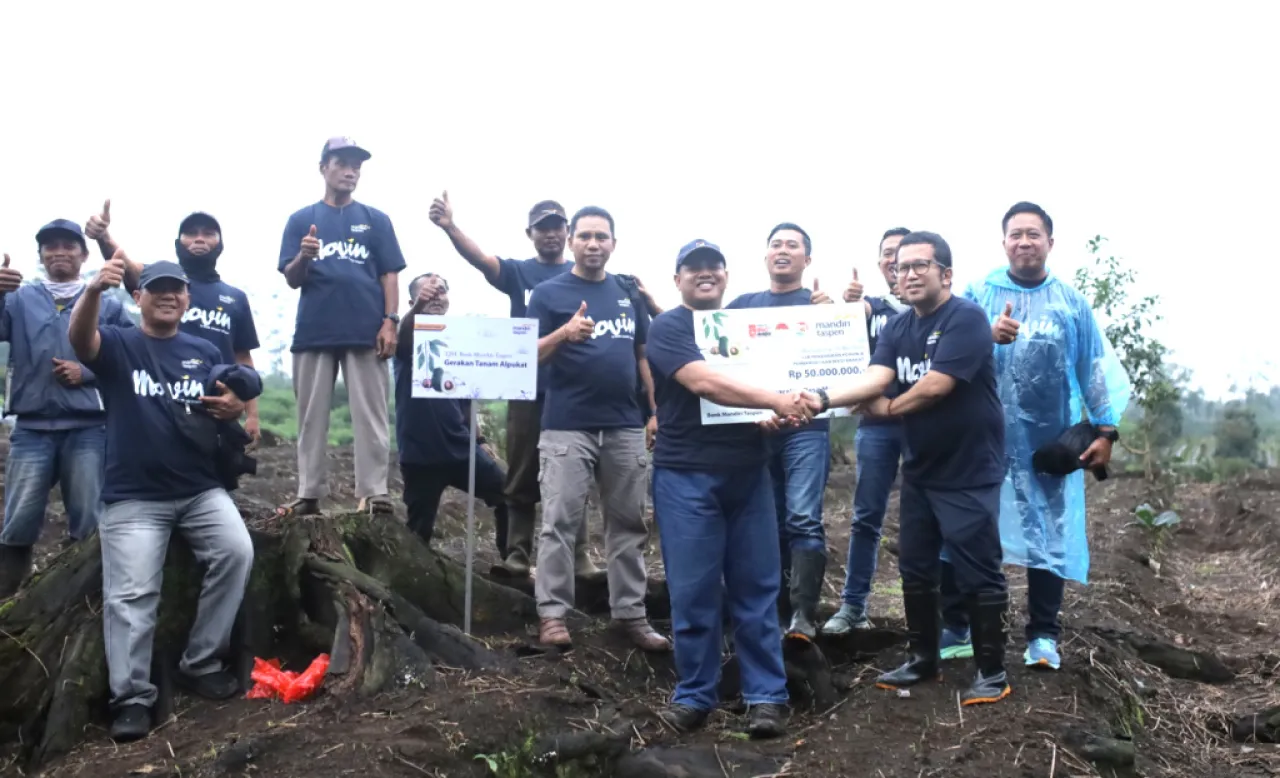 Bank Mandiri Taspen Tanam 450 Bibit Alpukat Alligator di Banyuwangi, Tingkatkan Kesejahteraan Warga