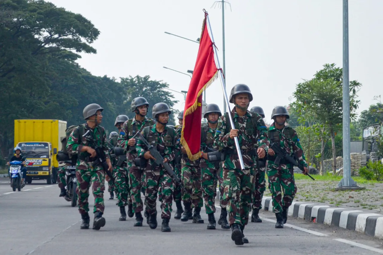 Prajurit Yonif 3 Marinir Tingkatkan Ketahanan Fisik Melalui Hanmars di Sidoarjo