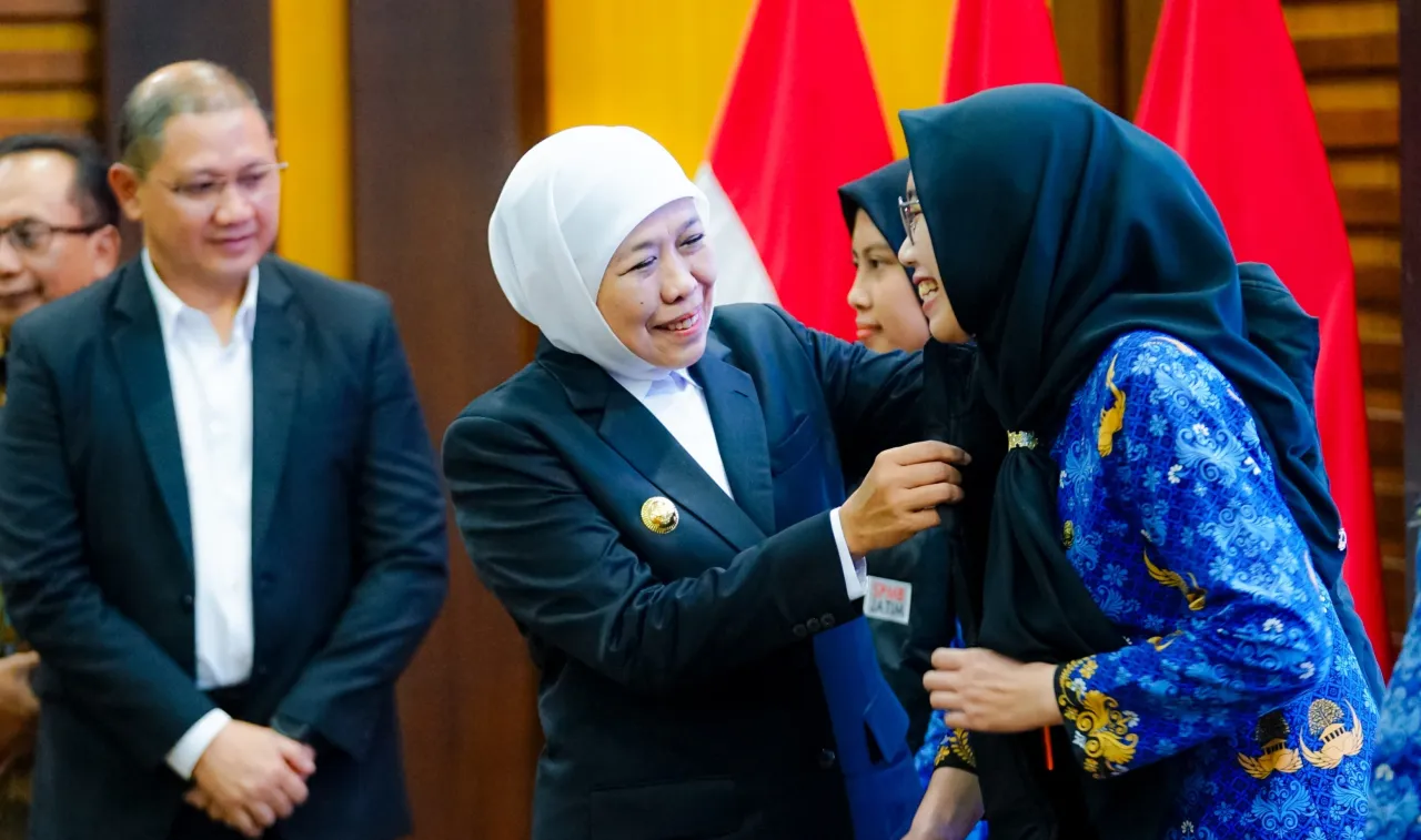 Gubernur Khofifah Meluncurkan SPMB Jenjang SMAN/SMKN Berbasis AI